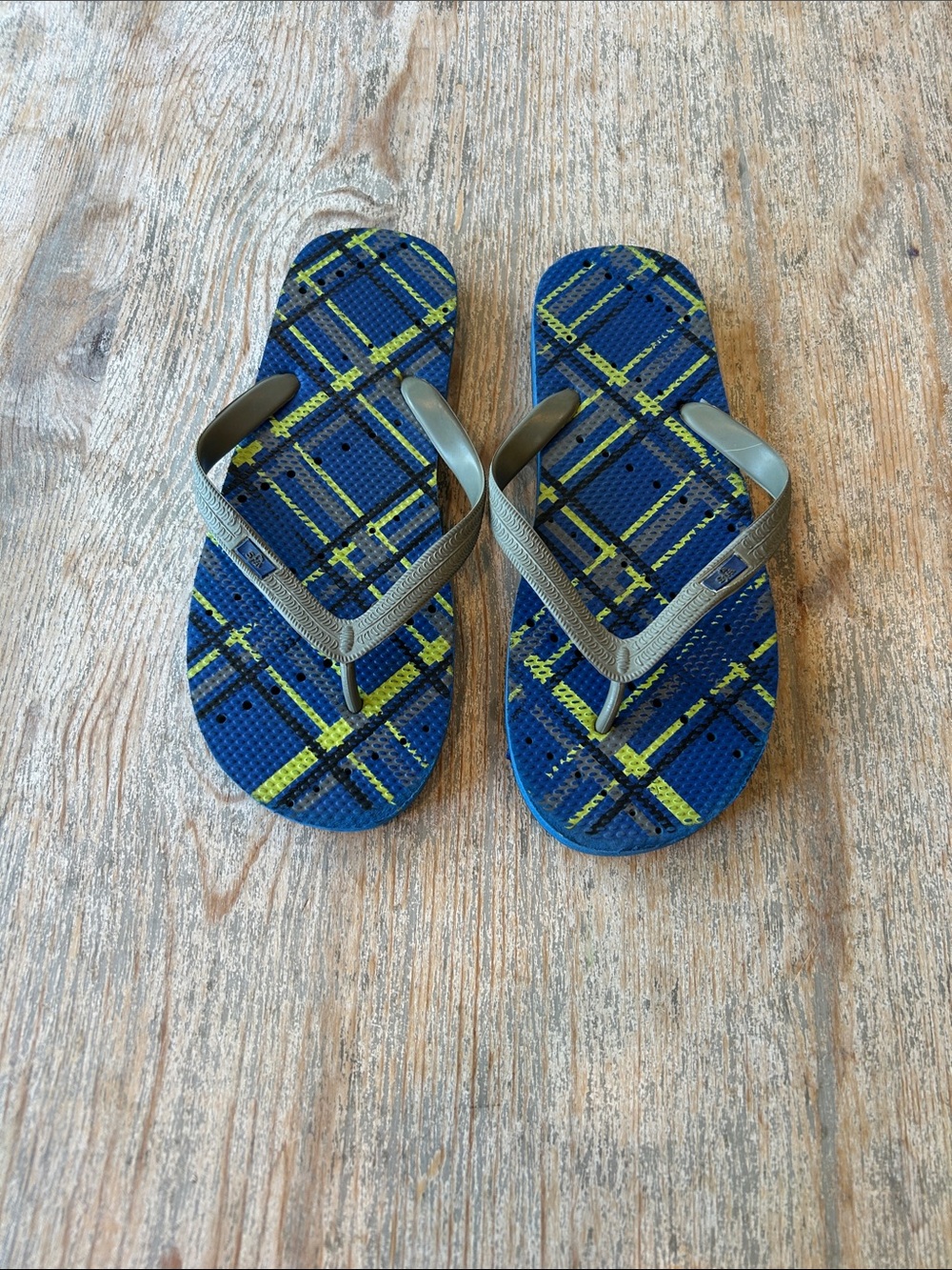 Source Unknown Blue and Green Plaid Men's Flip Flop Sandals
